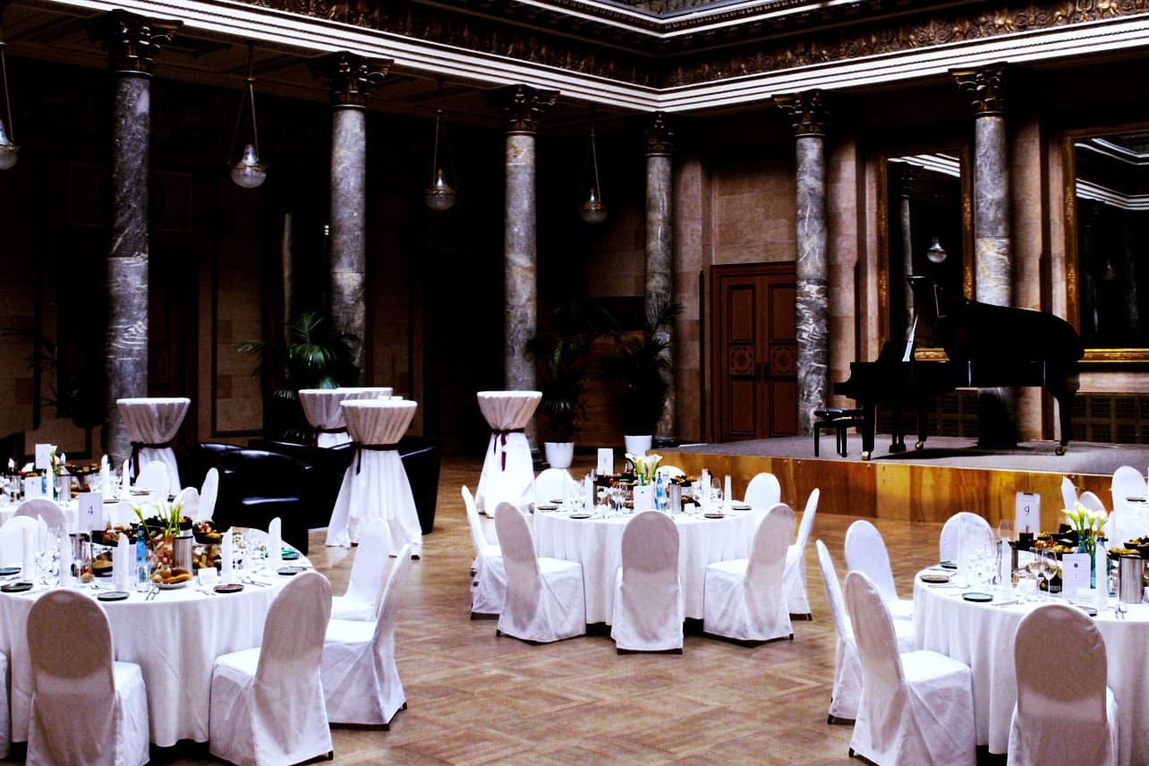 VIP-Gala-Dinner in der VIP-Lounge im Christian-Zais-Saal zu Silvester 2026☆2027